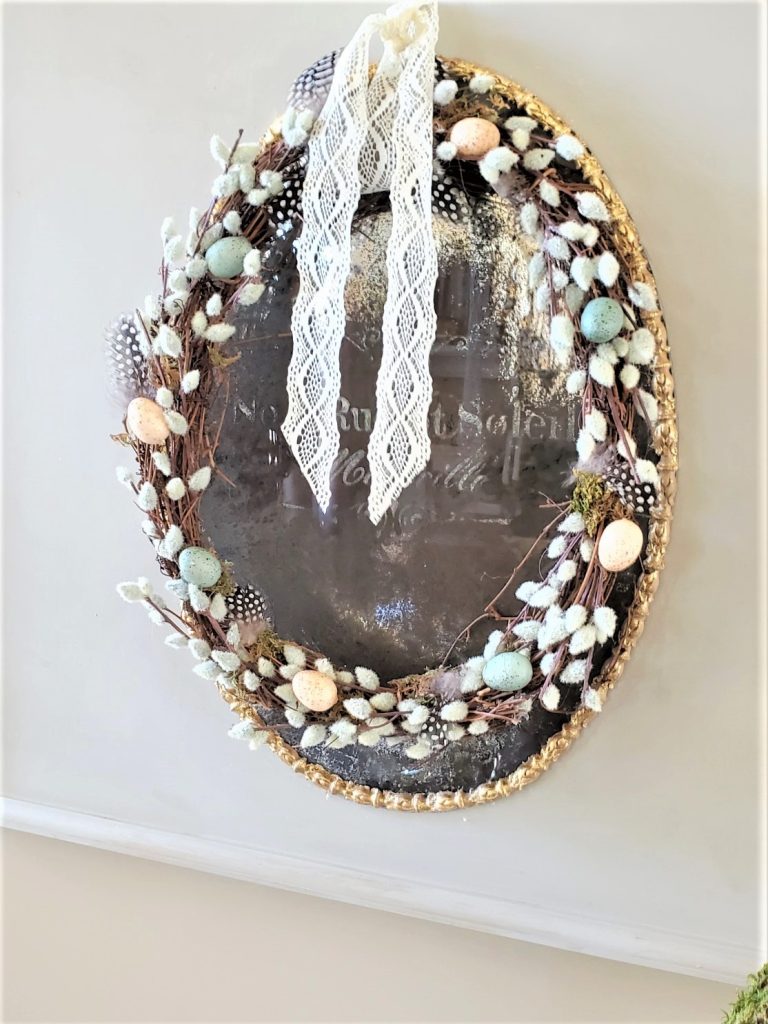 wreath-on-foyer-mirror