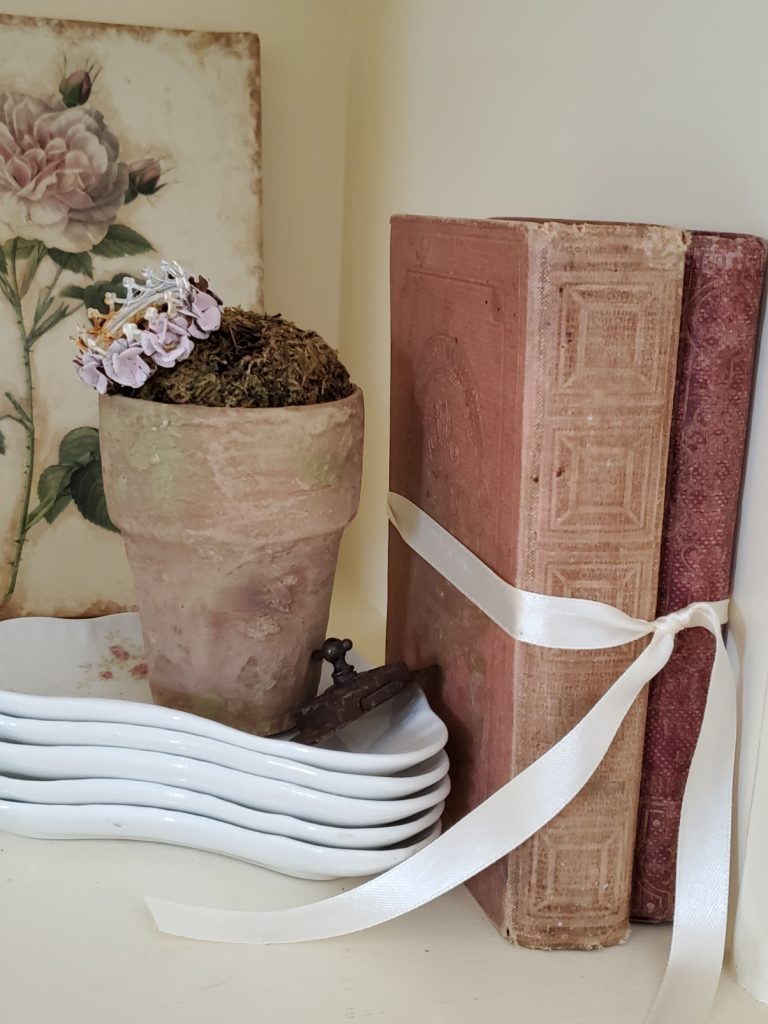 antique-french-pink-books-french-country-farmhouse-decorating-ideas
