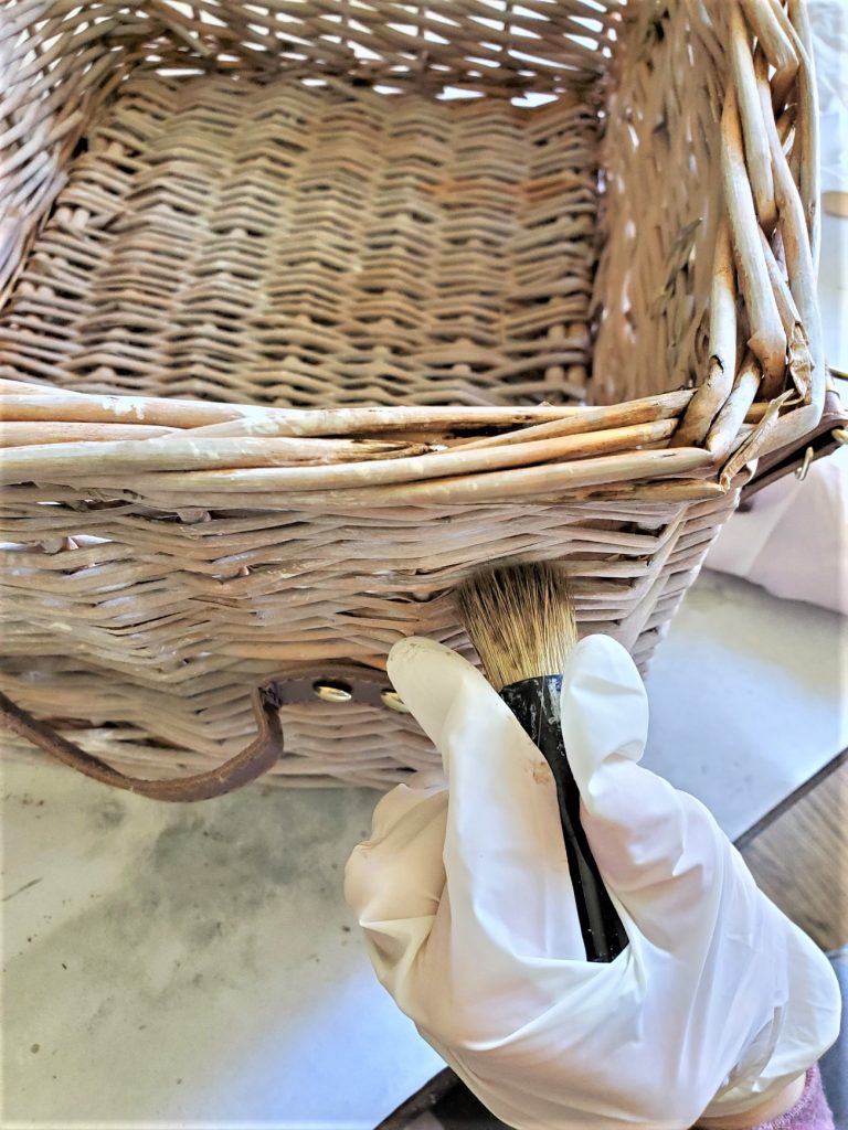 adding-dark-wax-age-dry-brush-eaasy-diy-picnic-basket