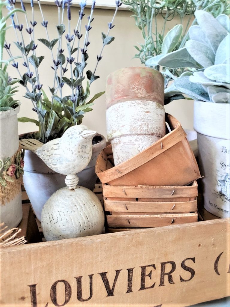 aged-flowerpots-berry-crates-easy-summer-decorating-ideas-and-tips