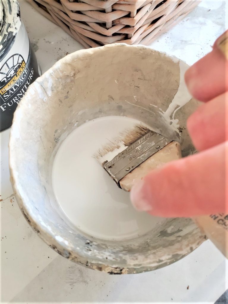 clean-canvas-white-paint-dry-brushing