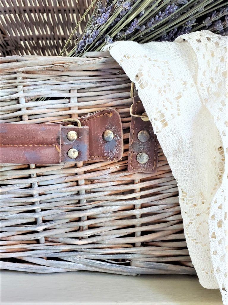 close-up-easy-diy-age-a-picnic-basket