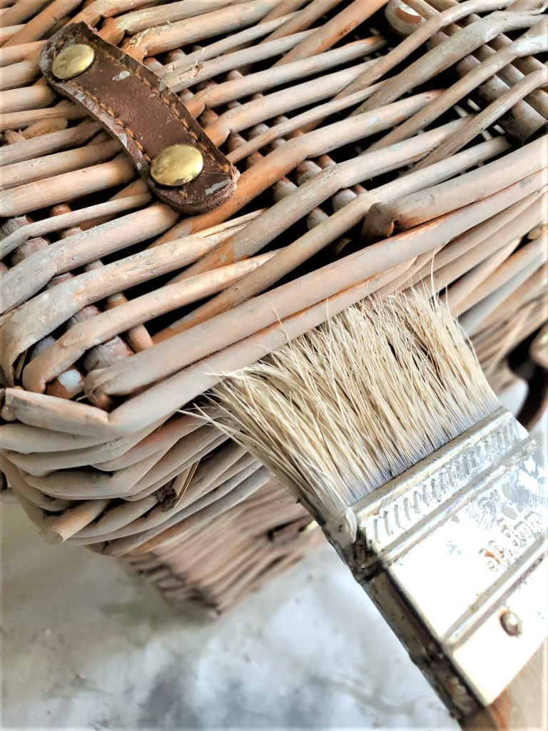 dark-gray-paint-easy-diy-dry-brush-picnic-basket