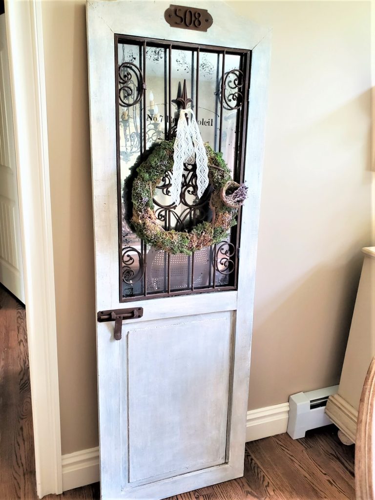 door-moss-lavender-wreath-easy-summer-decorating-ideas