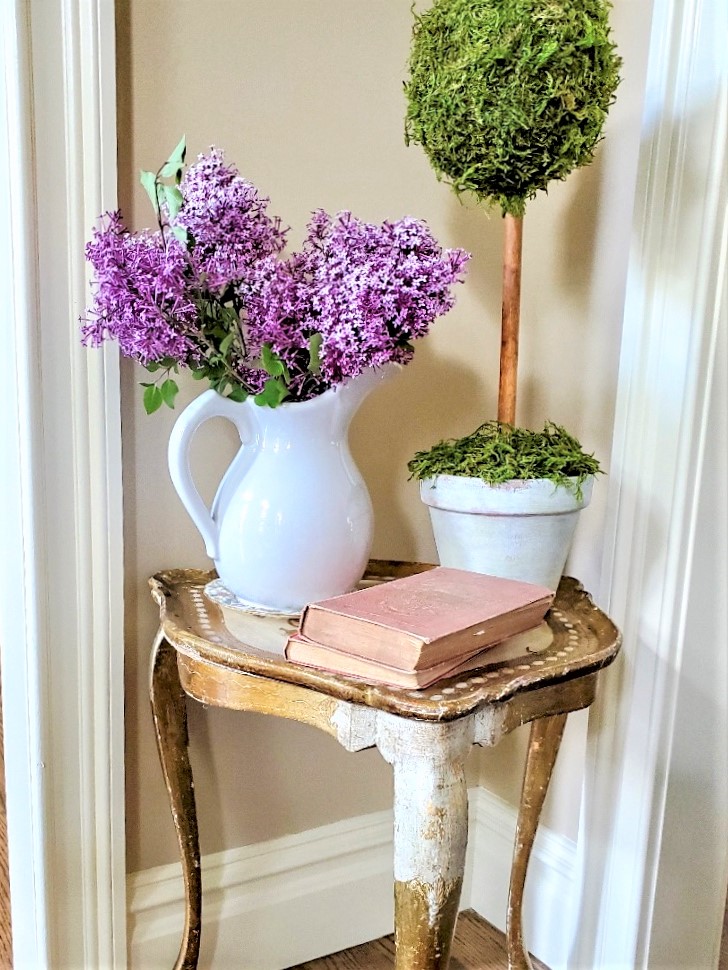 fresh-lilacs-florentine-table-french-country