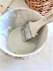 gray-paint-with-distilled-water-easy-diy-dry-brushing-picnic-basket