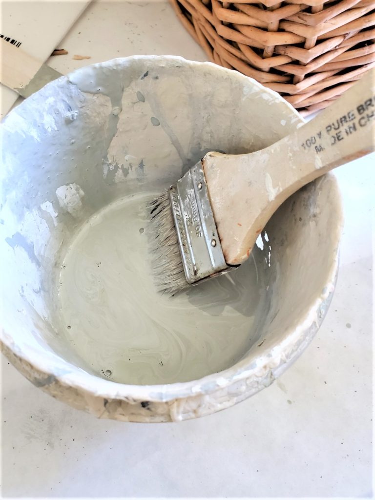 gray-paint-with-distilled-water-easy-diy-dry-brushing-picnic-basket