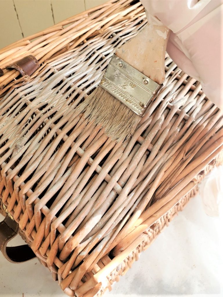 gray-washing-easy-diy-picnic-basket