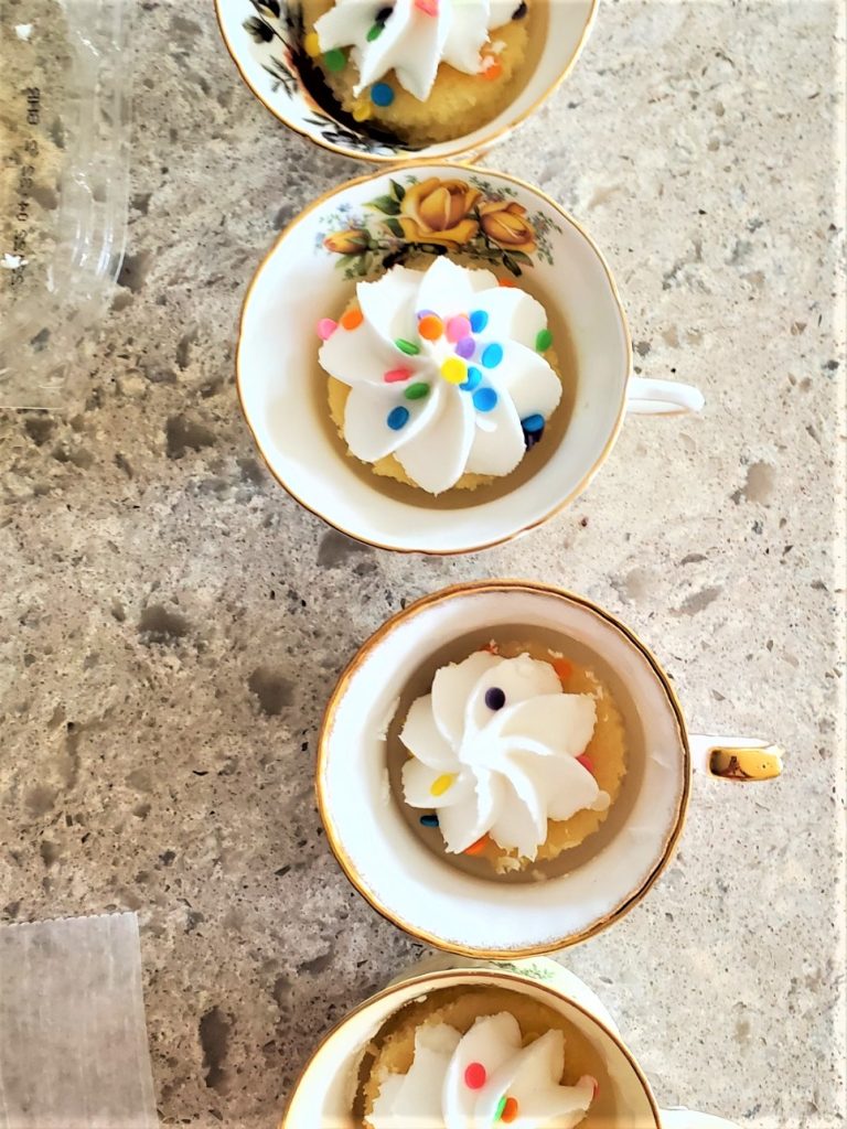individual-cups-filled-cupcake-chocolate-oreo-cookie-dirt-recipe