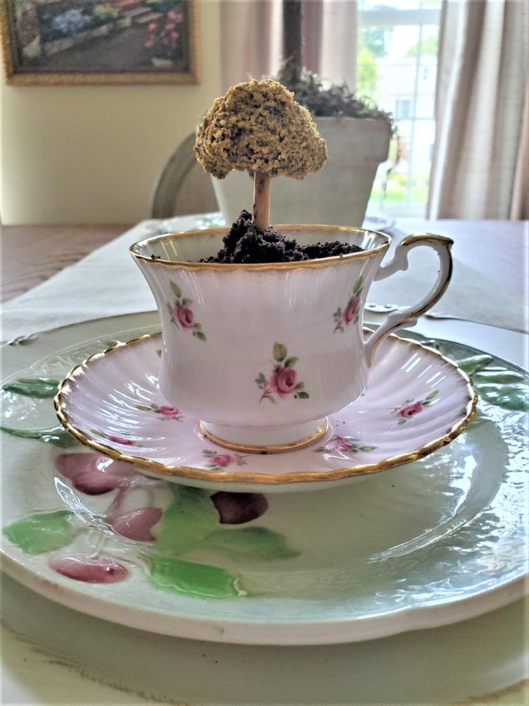 pink-cup-chocolate-oreo-cookie-dirt-dessert-recipe