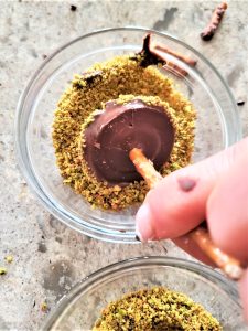 rolling-in-pistachios-chocolate-oreo-cookie-dirt-recipe