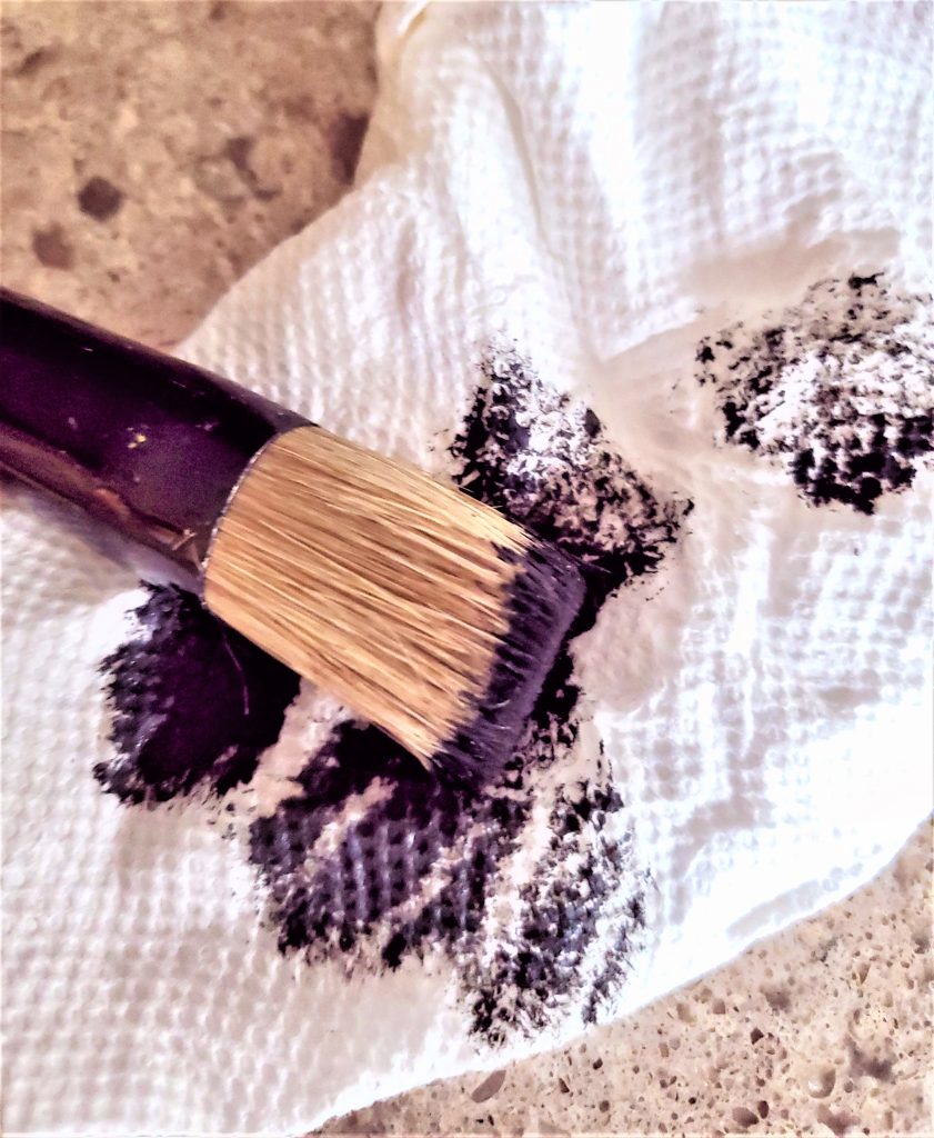 Stencil-brush-on-paper-towel
