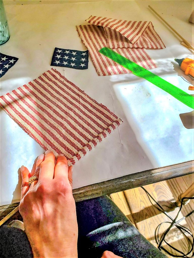 adding-easy-diy-how-to-patiotic-flags-to-dowel
