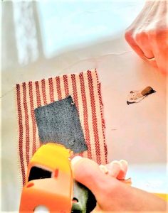 adding-hot-glue-to-blue-jeans-for-diy-patriotic-flags
