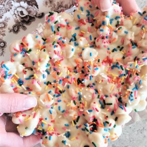 breaking-chocolate-bar-apart-into-clusters