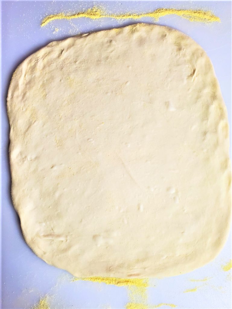 dough-spread-pizza