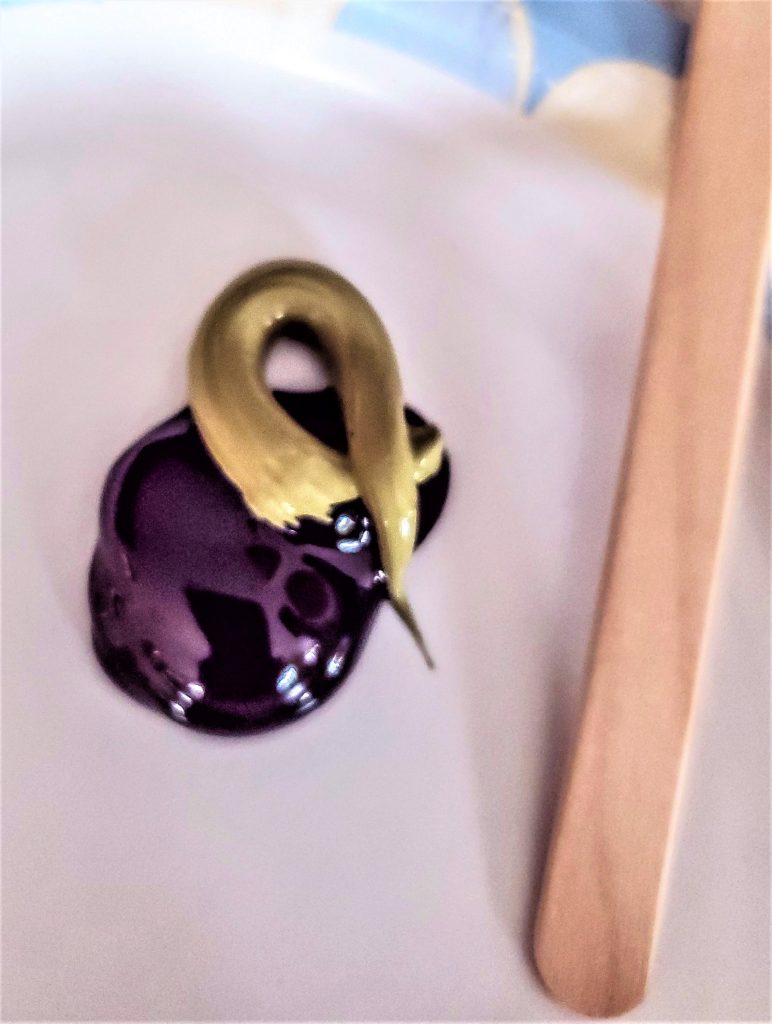 making-dark-green-paint-diy-