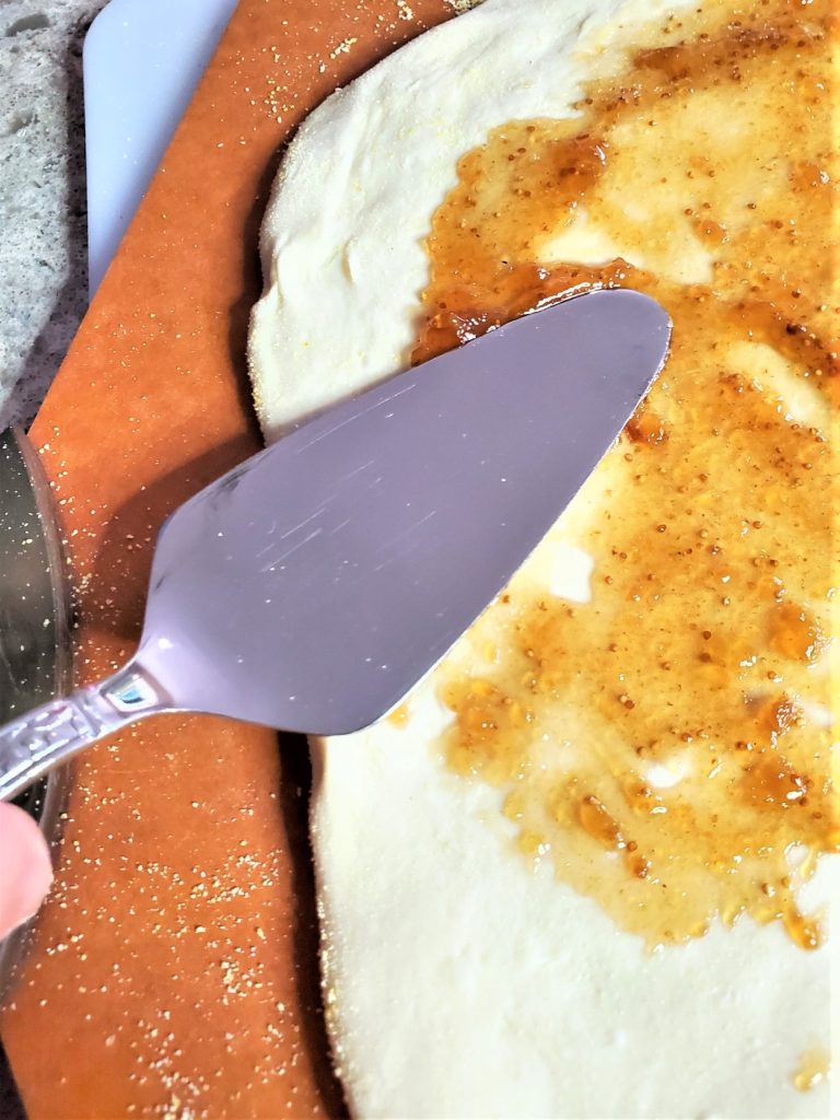 spreading-fig-preserves