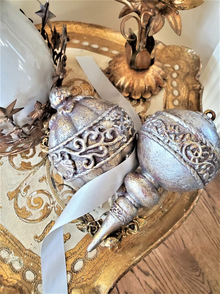 CLOSE-UP-OF-RIBBON-AND-OLD-ORNAMENTS