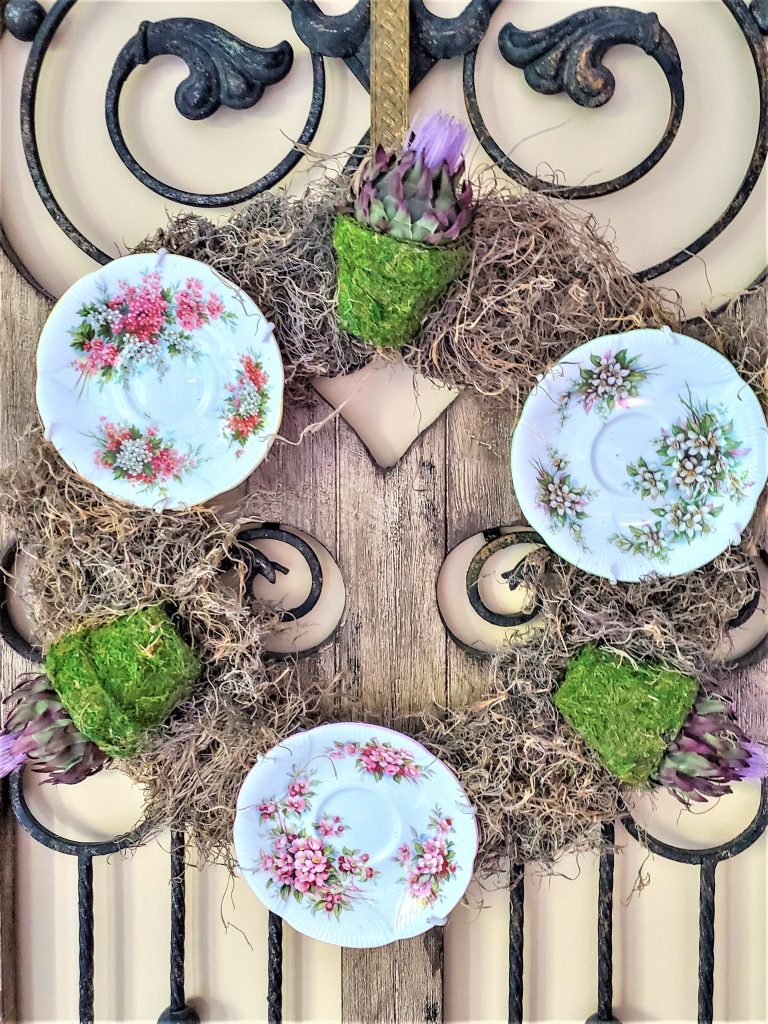 closer-look-how-to-make-a-plate-wreath-craft