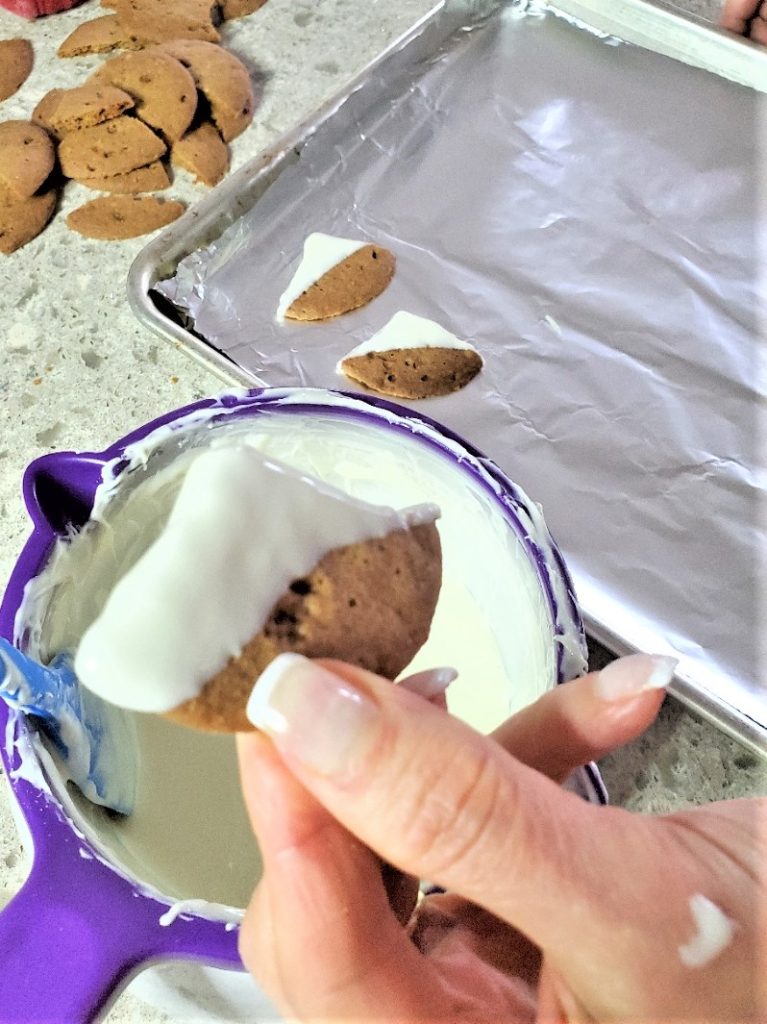 dipped-cookie-chocolate