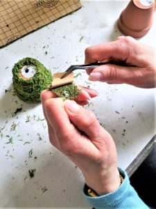 how-to-make-a-plate-wreath-craft-moss-bottom-flowerpot
