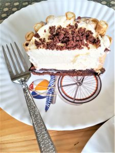 ice-cream-cake-in-half