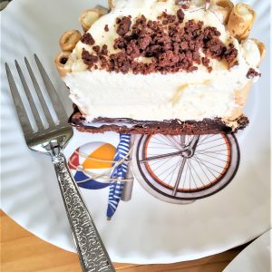 ice-cream-cake-in-half