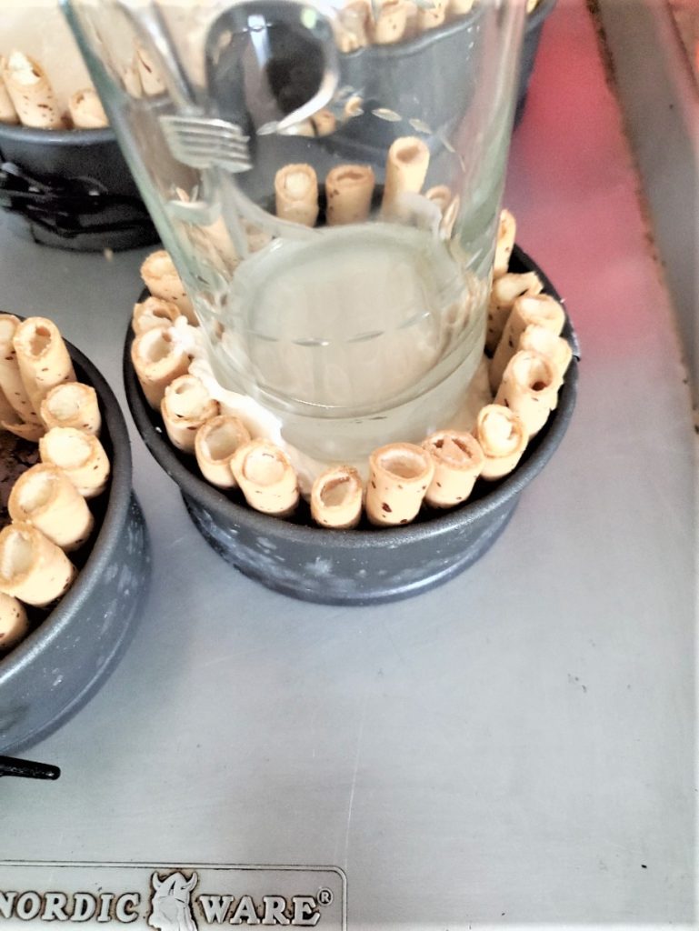 smoothing-with-glass-ice-cream-cakes