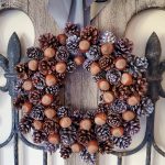 closeup-pinecone-wreath