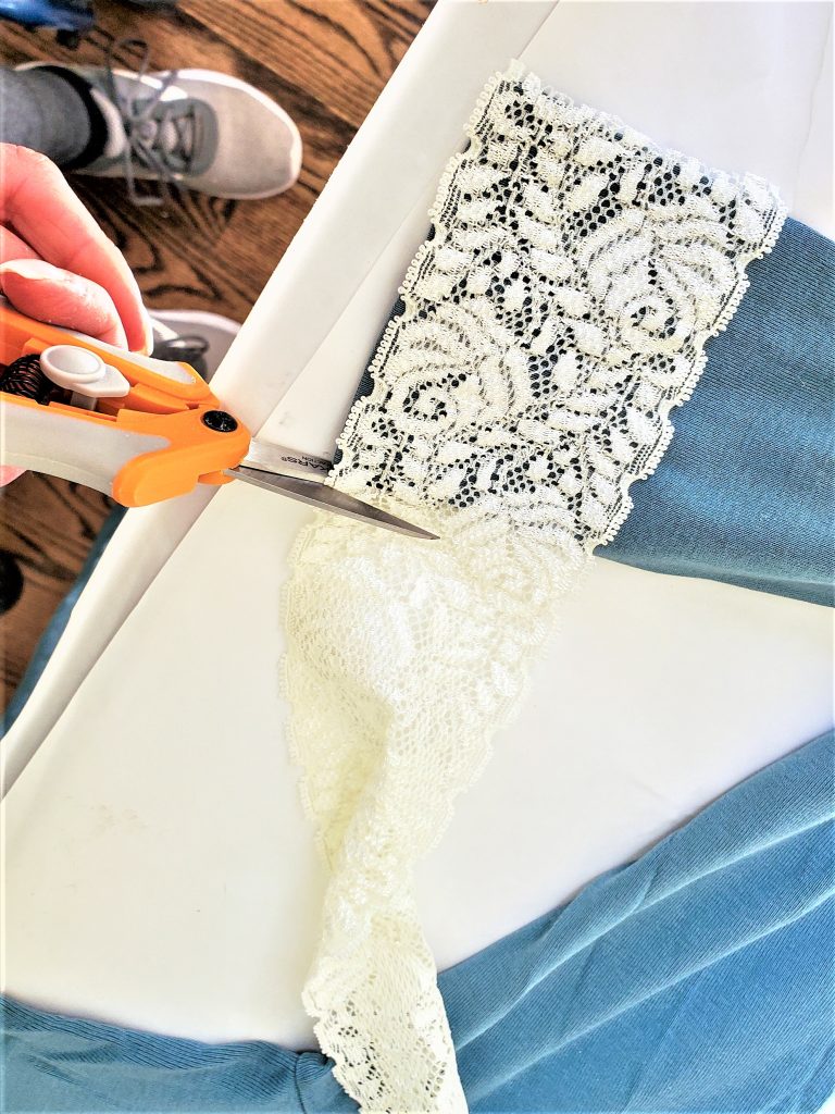 cutting-lace-for-sleeve-bottom