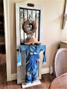 diy-scarecrow-for-fall-inside