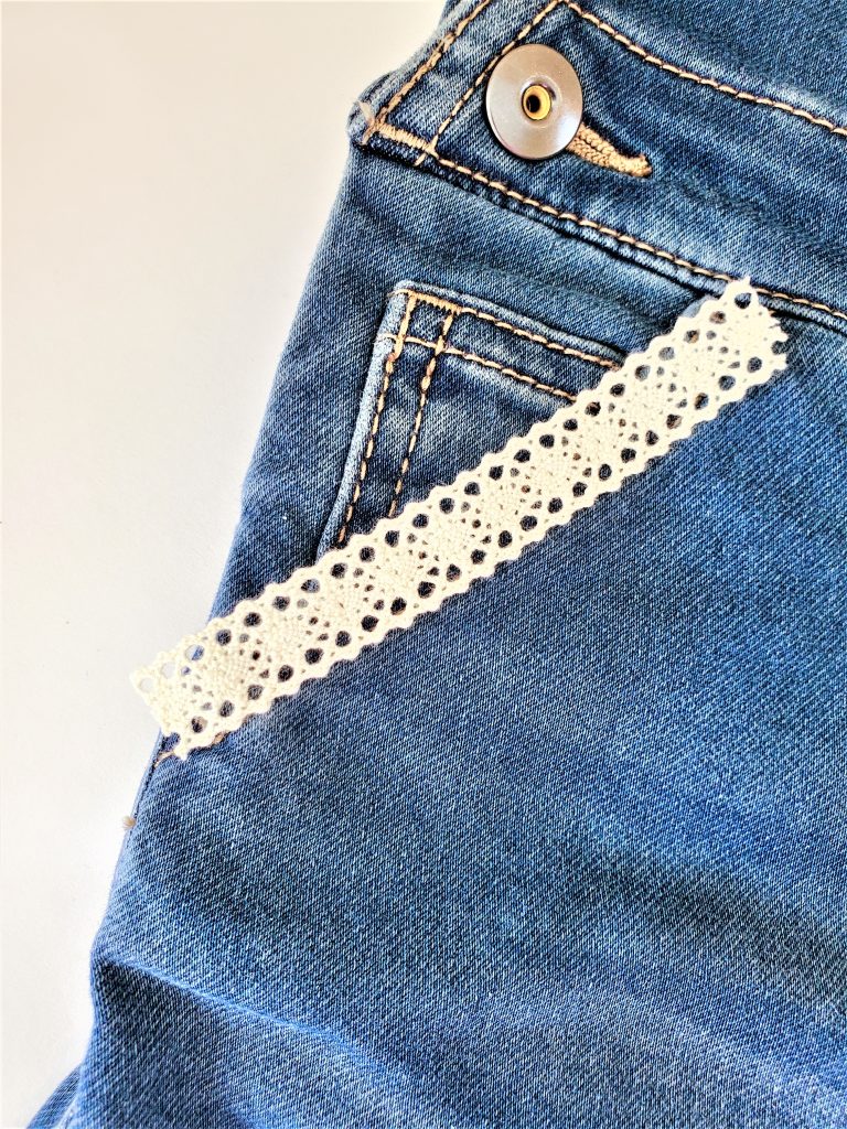 lace-trim-on-pocket