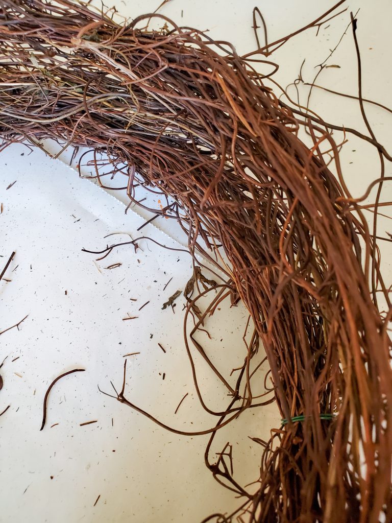 making-grapevine-wreath-shape