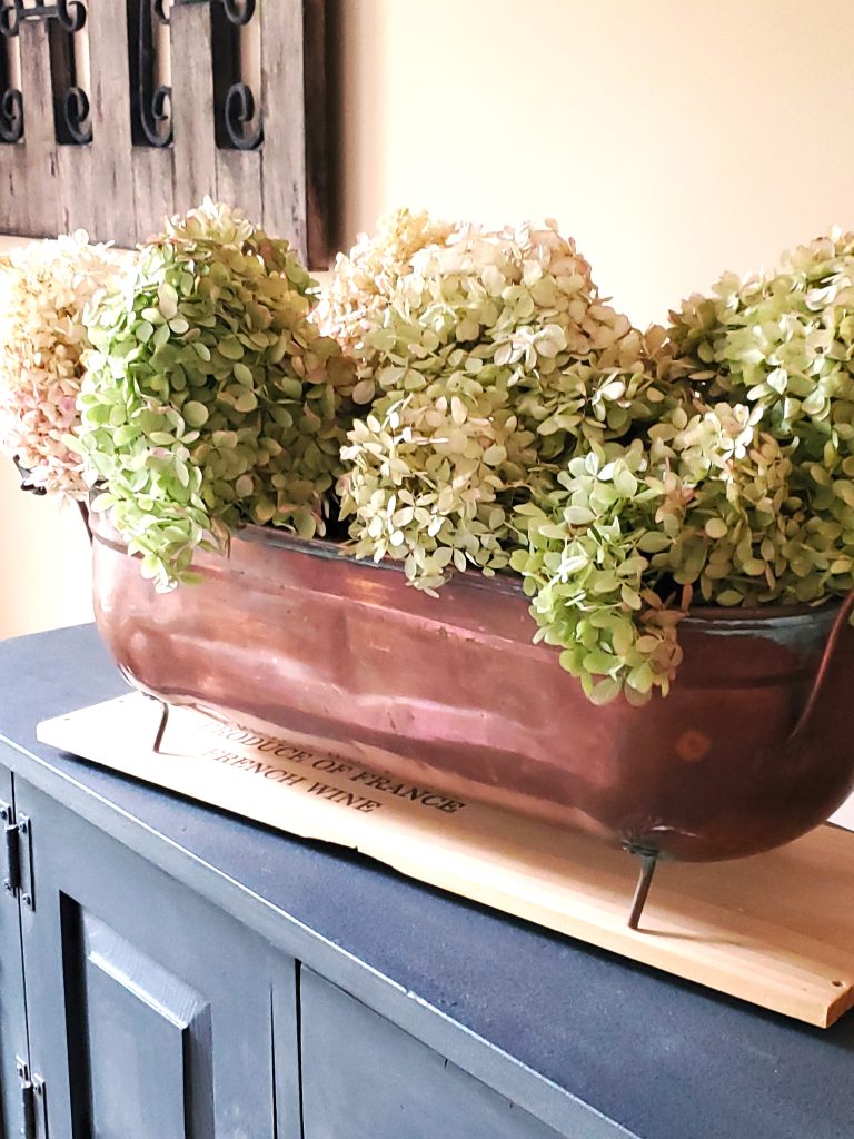 stunning-dried-flower-decor-ideas-to-try-now-dried-hydrangeas-copper-bowl