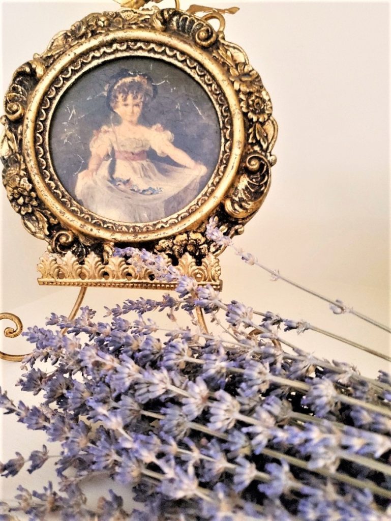 stunning-dried-flower-decor-ideas-to-try-now-dried-lavender