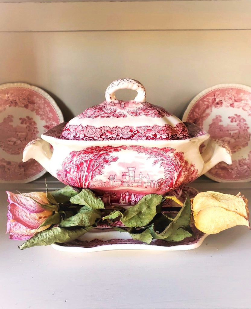 dried-roses-tureen