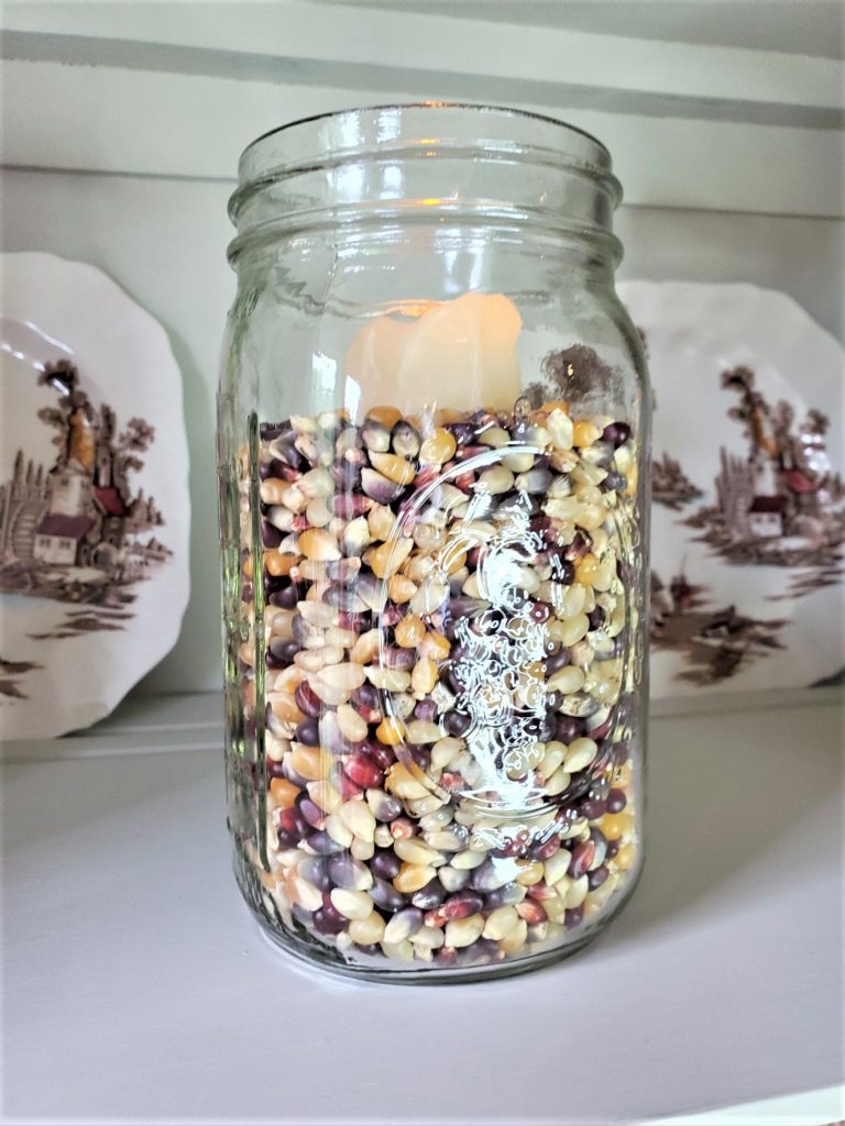 mason-jar-with-popcorn-kernels-lanter-decor-deas