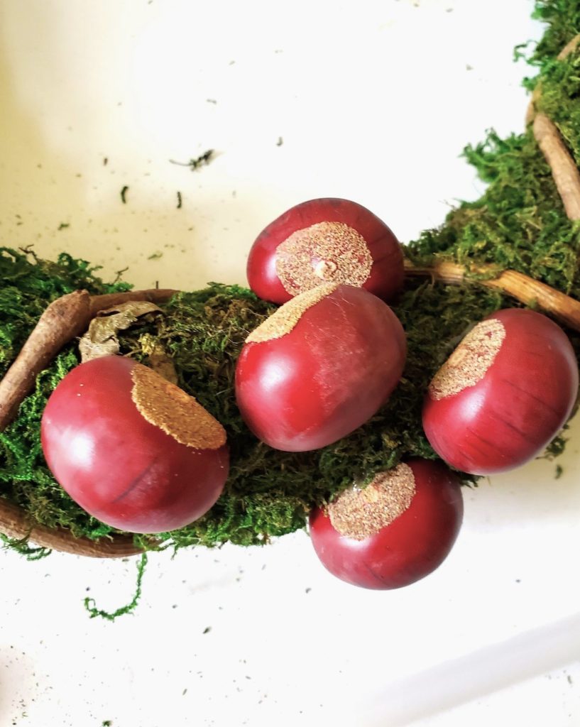 chestnut-wreath-diy-some-nuts-glued