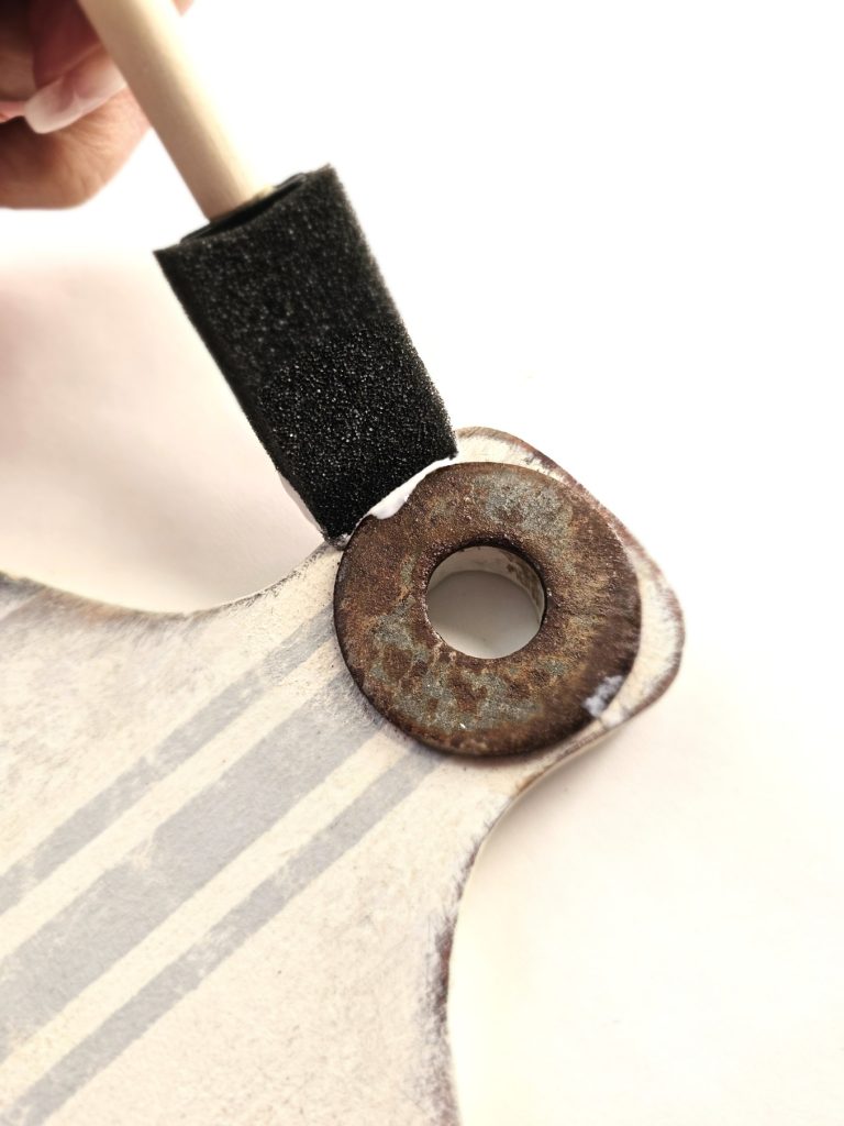 cinnamon-adding-this-rusting-technique-to-a-wood-sign