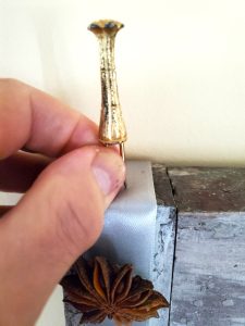 holder-to-hold-ribbon