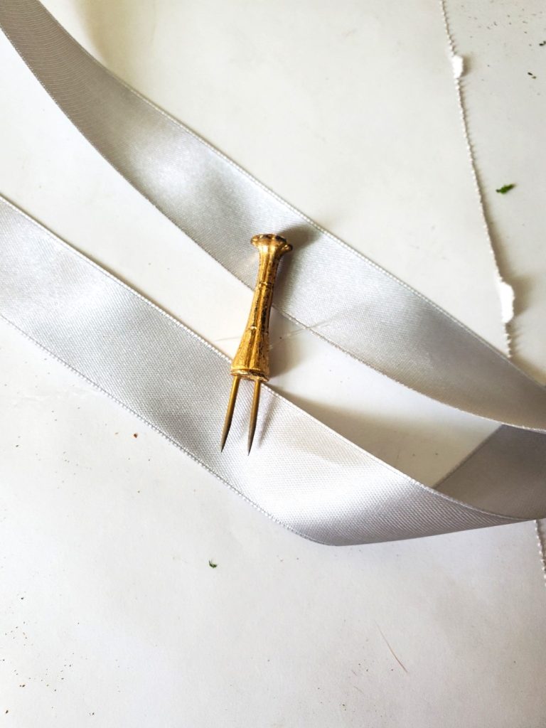 ribbon-florentine-cob-holder