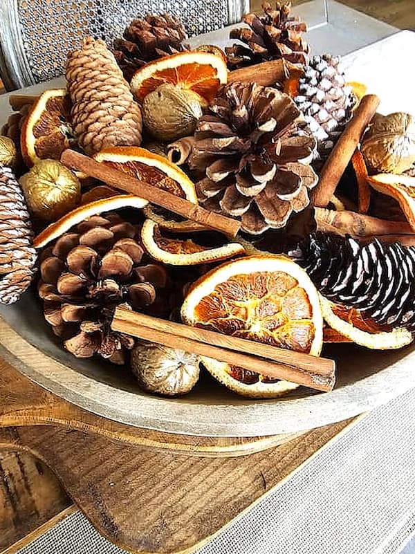 star-anise-garland-with-orange-slices-oranges-cinnamon-centerpiece