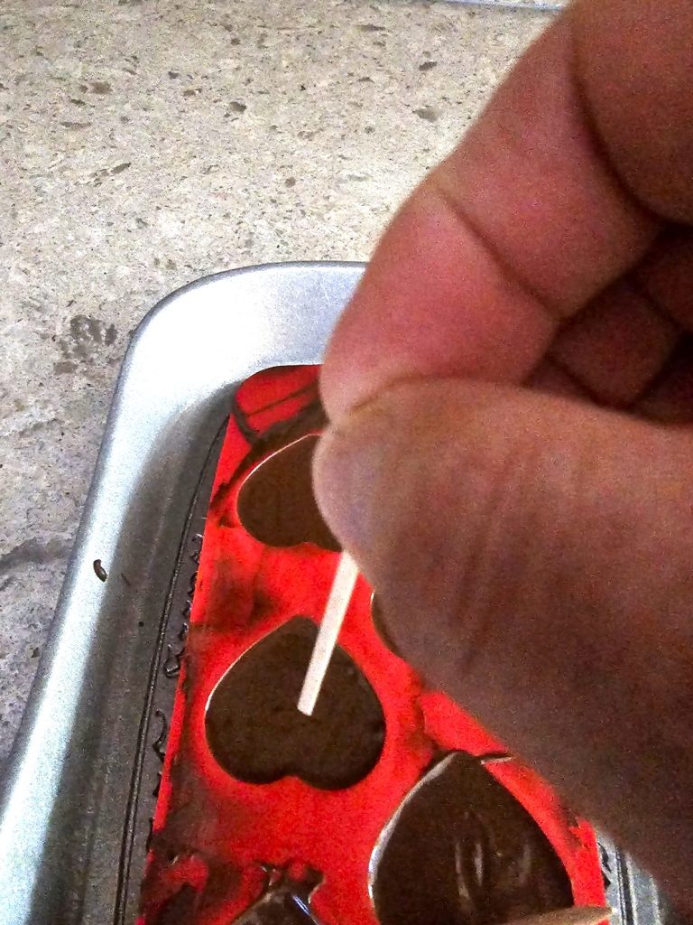chocolate-valentine-heart-garland-making-the-hole