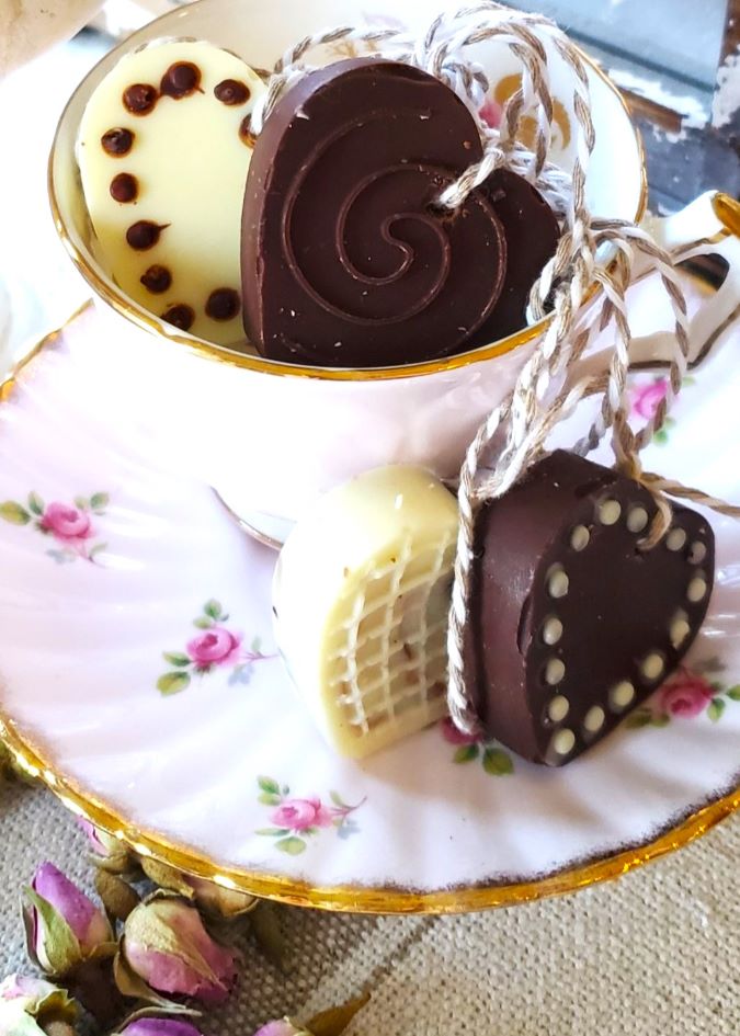 chocolate-valentine-heart-garland-the-perfect-gift-inside-teacup-featured-image