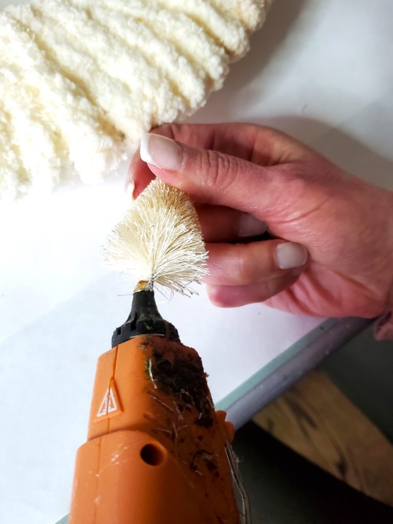 diy-chunky-yarn-wreath-adding-hot-glue-to-tree-bottom