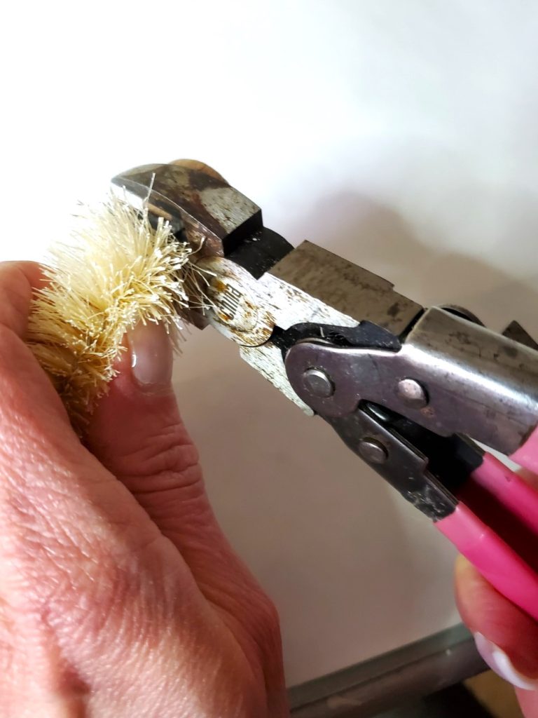 cutting-wood-bottom-of-tree-off