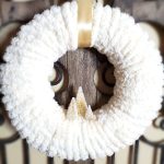 diy-chunky-yarn-wreath-hanging-semi-close-up