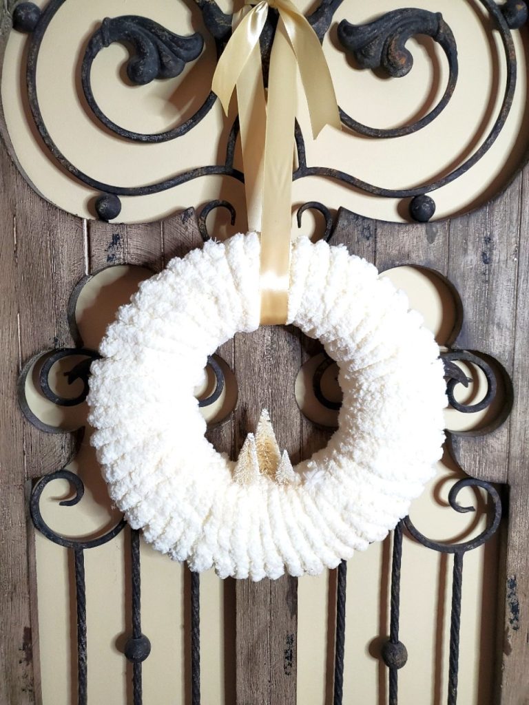 hanging-with-ivory-satin-ribbon
