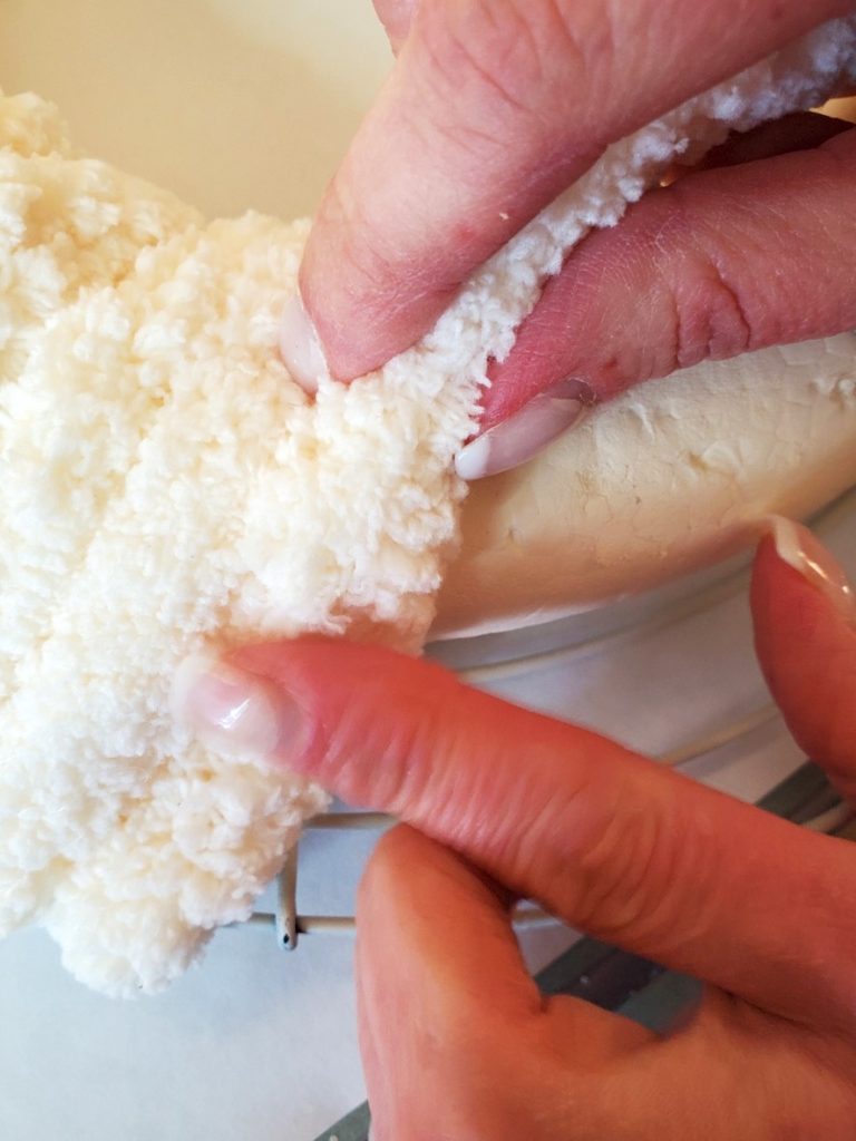 holding-second-yarn-to-set